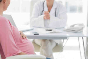 Como devo consultar o médico após a contratação do meu plano médico?