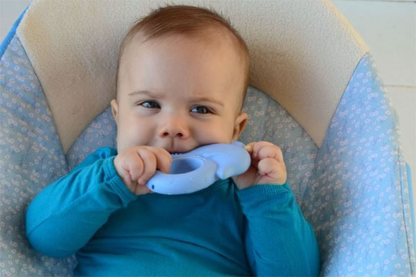 Os dentes do seu bebe esta nascendo? Veja como o plano odontológico infantil pode ajudar! Os dentes do seu bebe esta nascendo? Veja como o plano odontológico infantil pode ajudar!