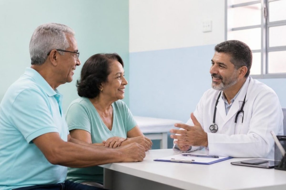 Casal em consulta médica em plano de saúde regional